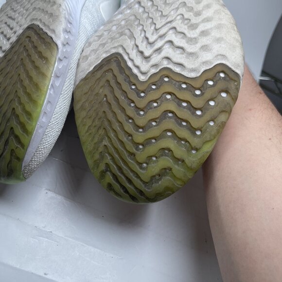 Nike Shoes Mens Epic React Flyknit 2 White Size 13 US Running  BQ8928-100 - Picture 14 of 16